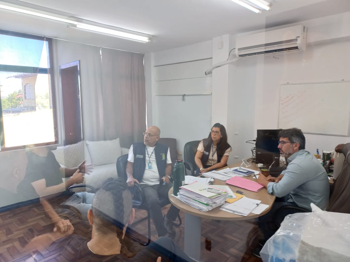 Regularização de laudos técnicos das vans escolares é tema da reunião